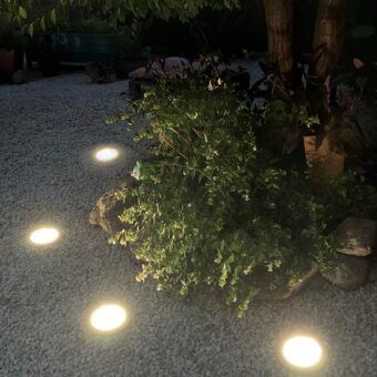 Lámparas solares de suelo