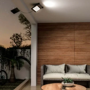 Aplique de pared solar TITAN M en exterior de noche